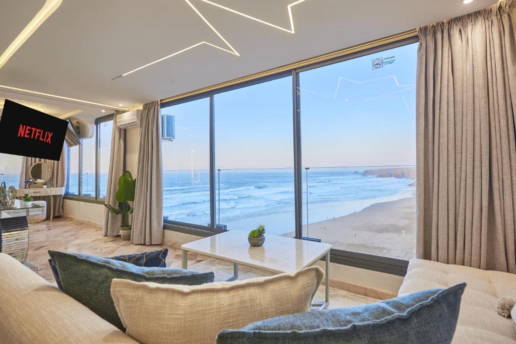 Beachfront Paradise Charming 1BR with Ocean Views
