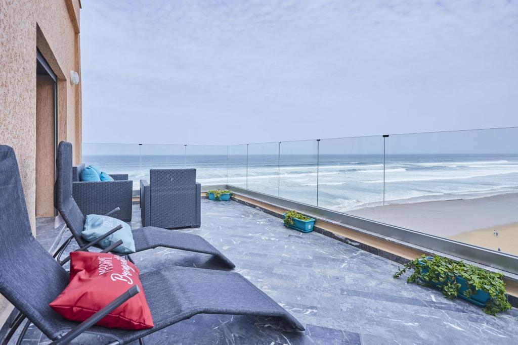 Wake to Waves Stylish 1-Bedroom by the Shore